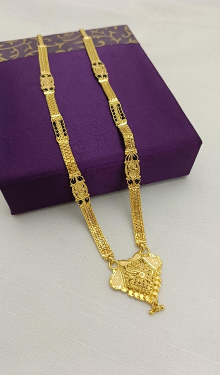 Forming Short Mangalsutra