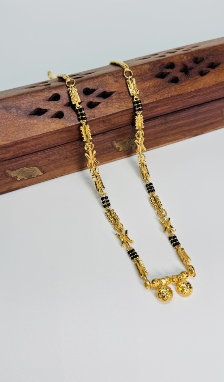 Forming Short Mangalsutra