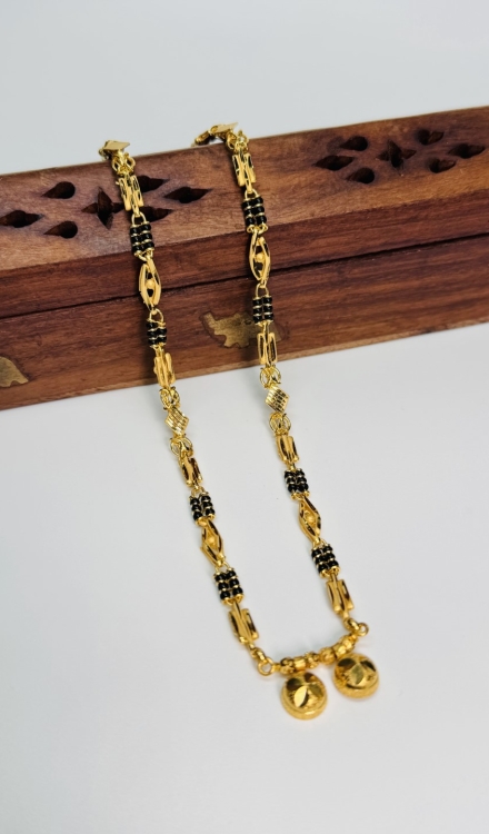 Forming Short Mangalsutra