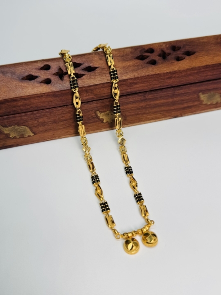 Forming Short Mangalsutra