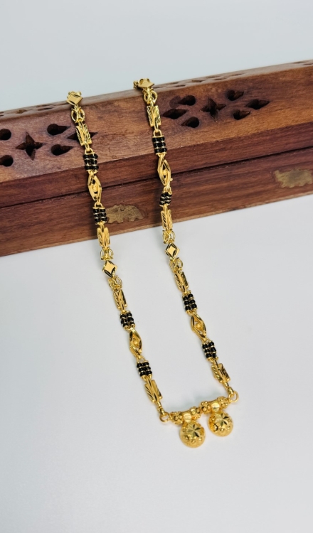 Forming Short Mangalsutra