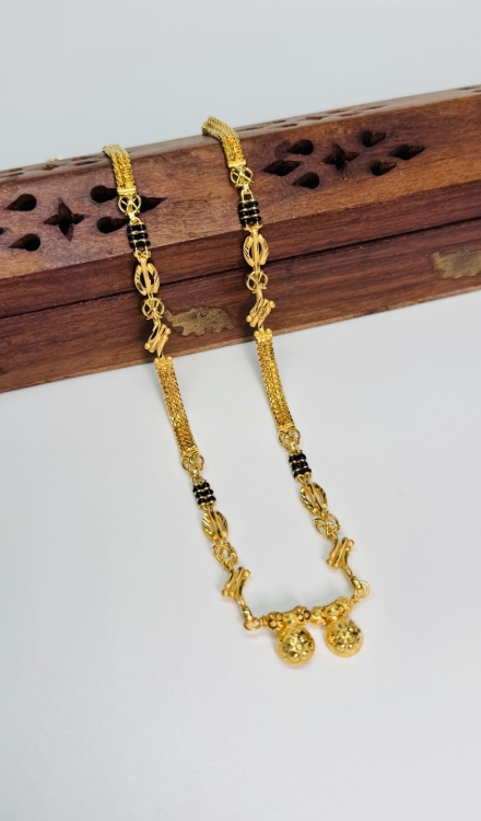 Forming Short Mangalsutra