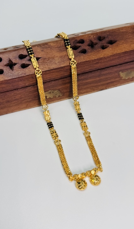 Forming Short Mangalsutra