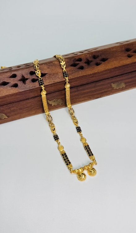 Forming Short Mangalsutra
