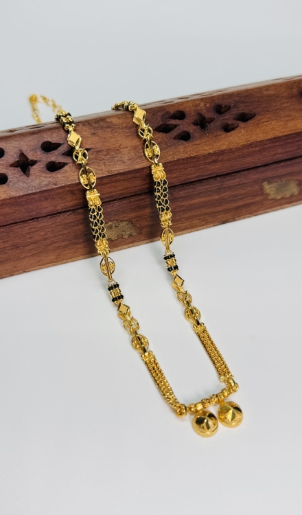 Forming Short Mangalsutra