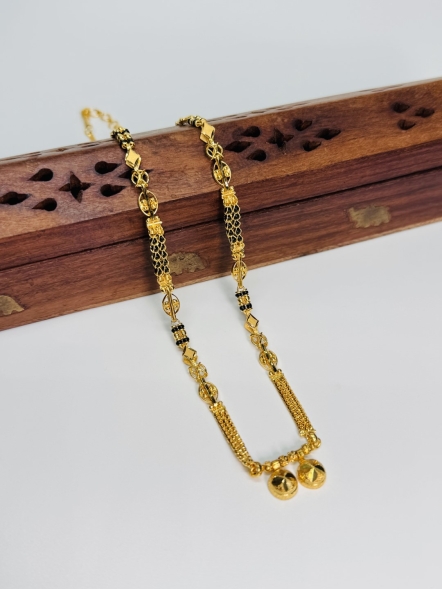 Forming Short Mangalsutra
